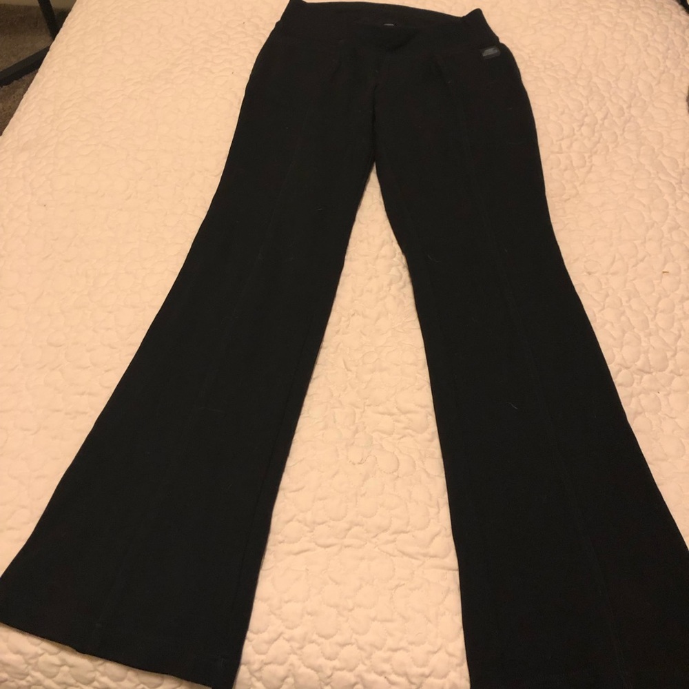 Black yoga pants
